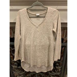 Freeloader high low beige top size women’s small, long sleeve (V)